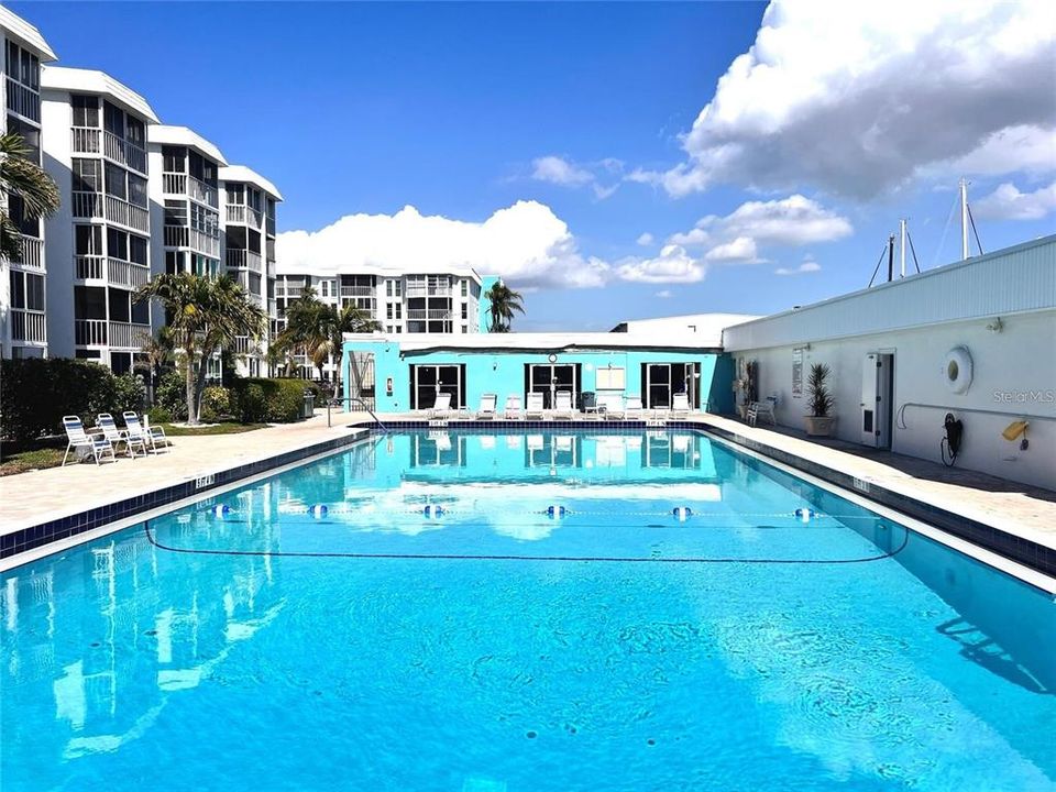 For Rent: $2,200 (2 beds, 2 baths, 1005 Square Feet)