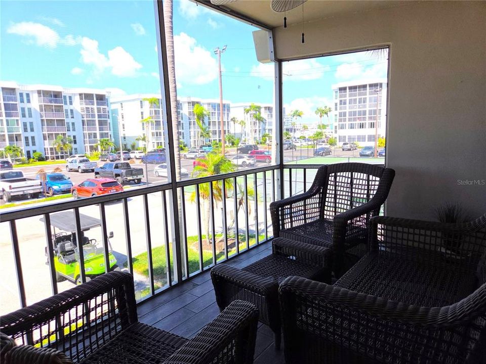 For Rent: $2,200 (2 beds, 2 baths, 1005 Square Feet)
