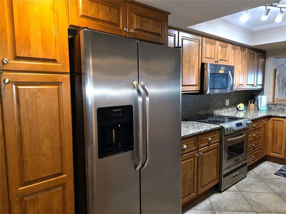 For Rent: $2,200 (2 beds, 2 baths, 1005 Square Feet)