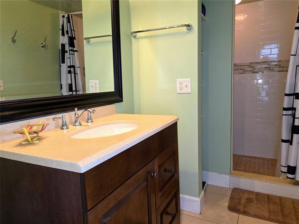 For Rent: $2,200 (2 beds, 2 baths, 1005 Square Feet)