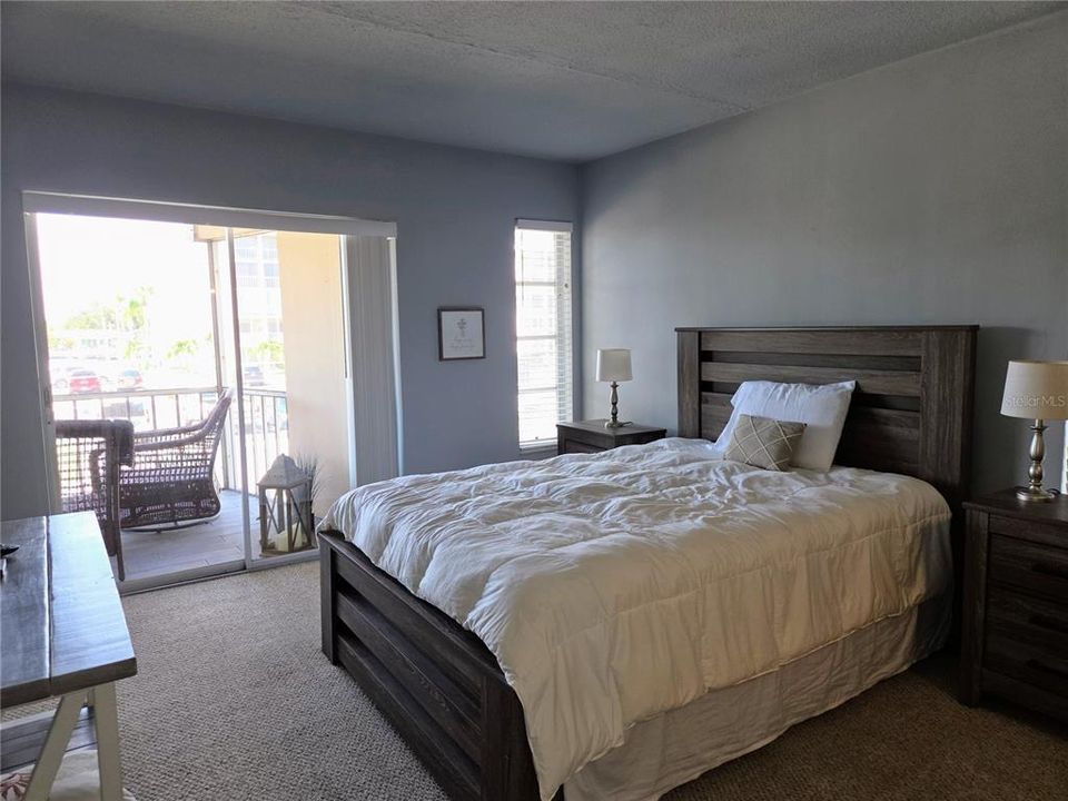 For Rent: $2,200 (2 beds, 2 baths, 1005 Square Feet)