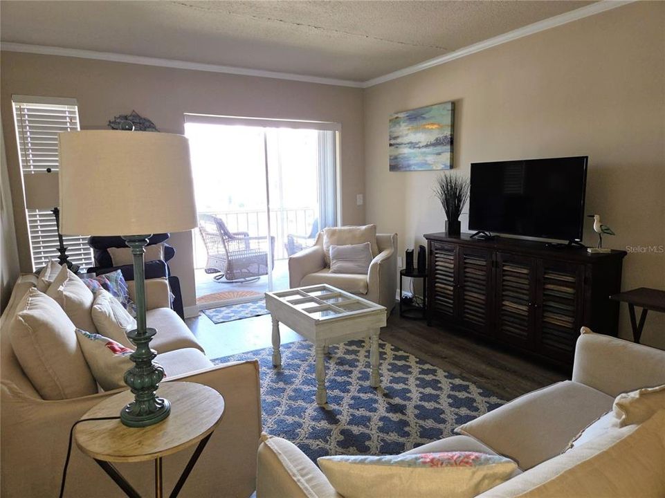 For Rent: $2,200 (2 beds, 2 baths, 1005 Square Feet)