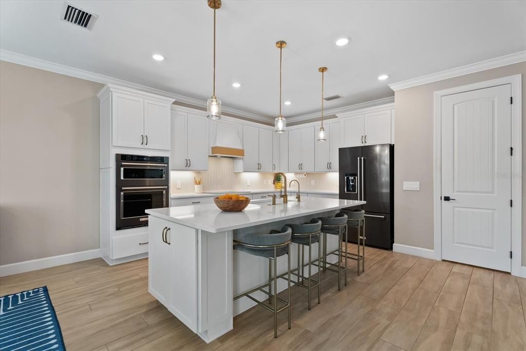 For Sale: $949,000 (5 beds, 4 baths, 3641 Square Feet)