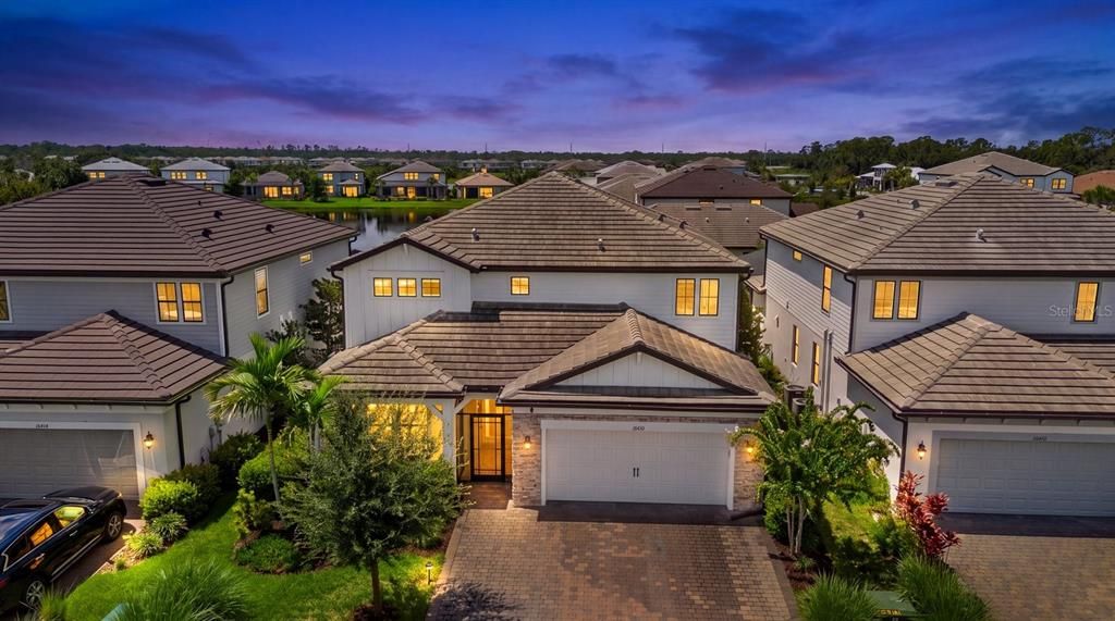 For Sale: $949,000 (5 beds, 4 baths, 3641 Square Feet)