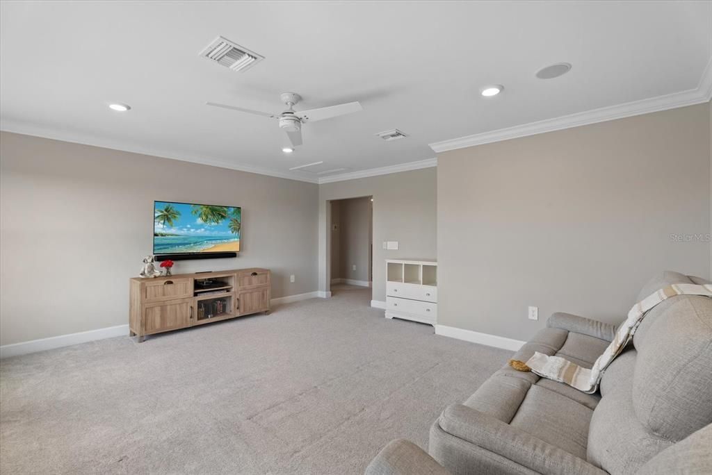 For Sale: $949,000 (5 beds, 4 baths, 3641 Square Feet)