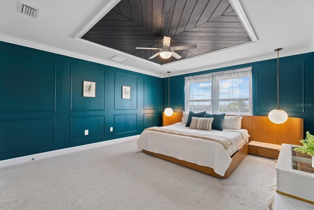 For Sale: $949,000 (5 beds, 4 baths, 3641 Square Feet)