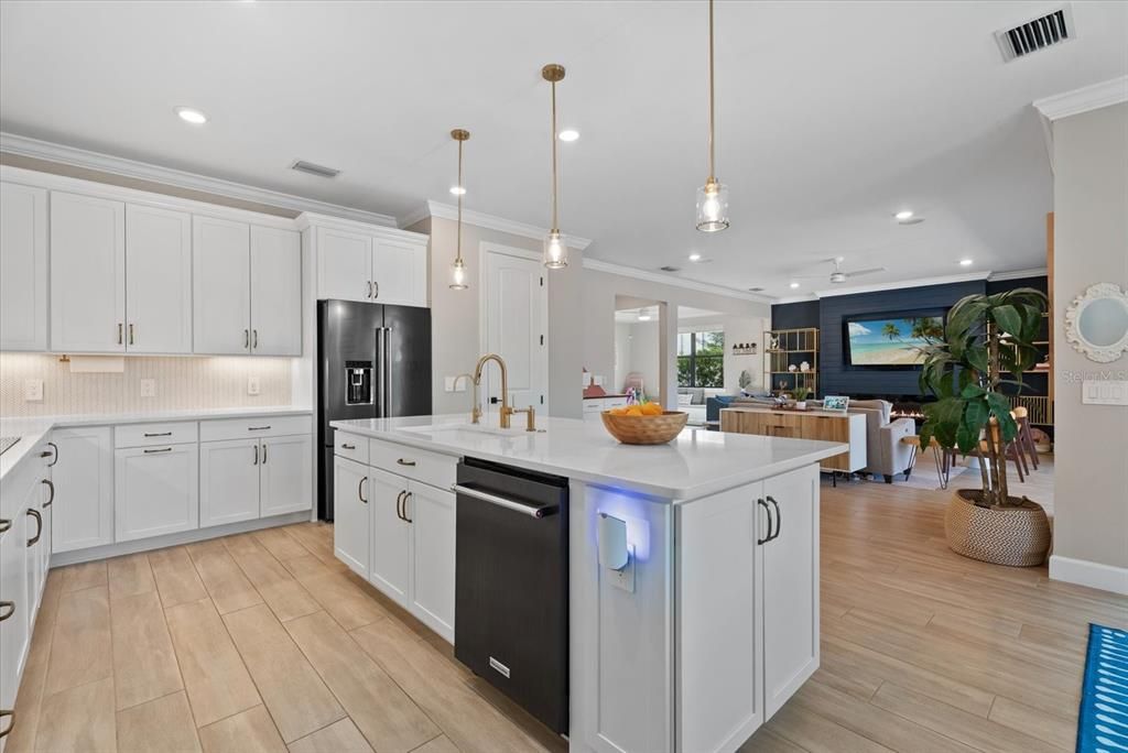 For Sale: $949,000 (5 beds, 4 baths, 3641 Square Feet)