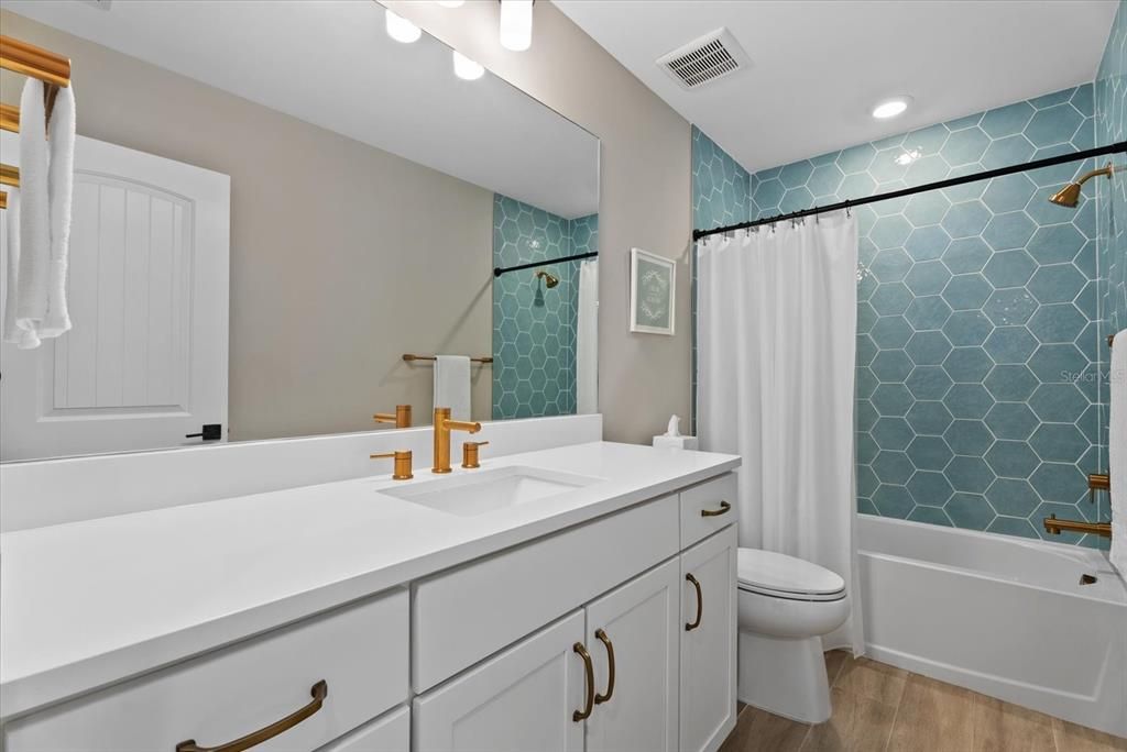 For Sale: $949,000 (5 beds, 4 baths, 3641 Square Feet)