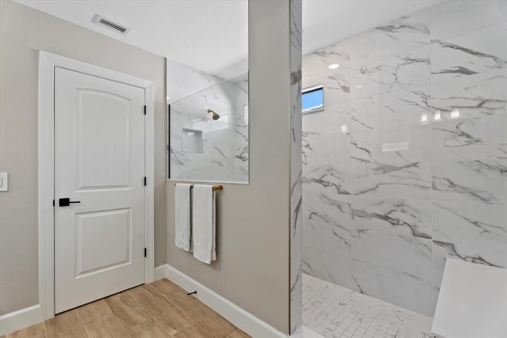 For Sale: $949,000 (5 beds, 4 baths, 3641 Square Feet)