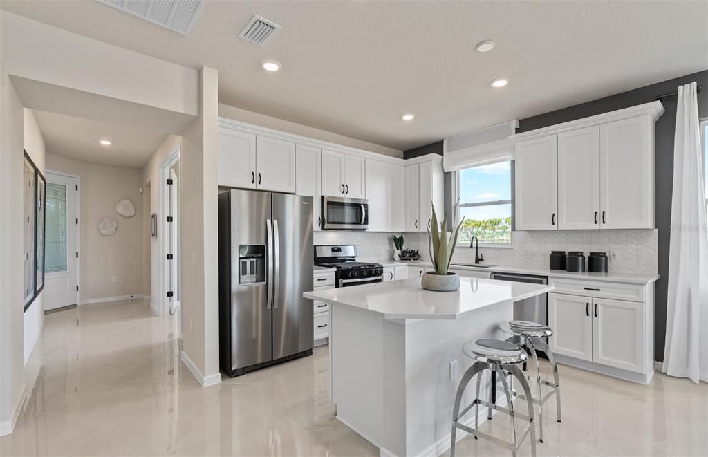 For Sale: $411,010 (2 beds, 2 baths, 1579 Square Feet)