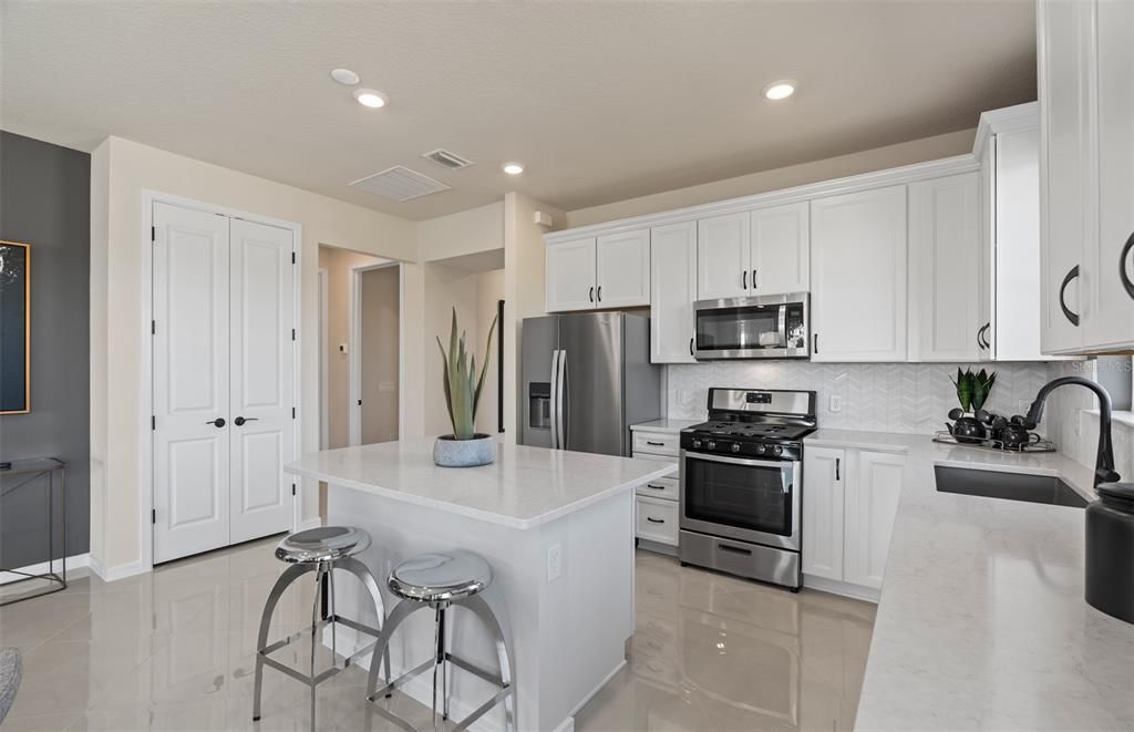 For Sale: $411,010 (2 beds, 2 baths, 1579 Square Feet)