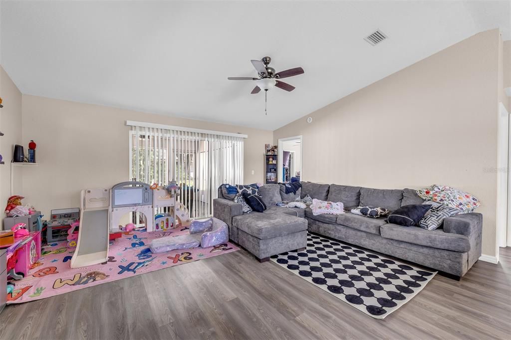 For Sale: $420,000 (4 beds, 0 baths, 2086 Square Feet)
