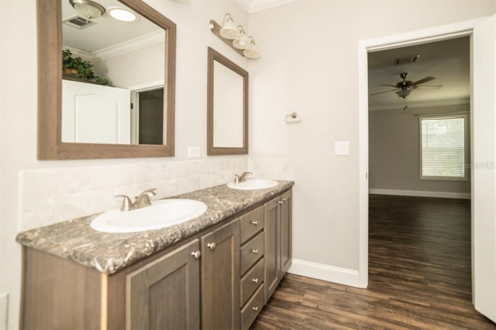 For Sale: $239,000 (3 beds, 2 baths, 1512 Square Feet)