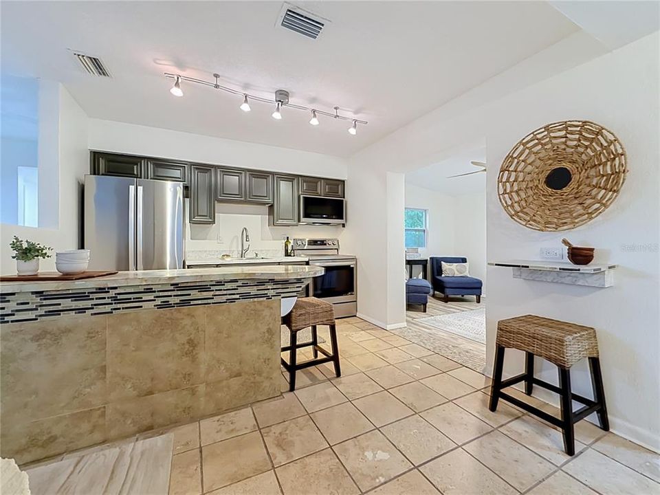 Activo con contrato: $275,000 (2 camas, 1 baños, 1182 Pies cuadrados)