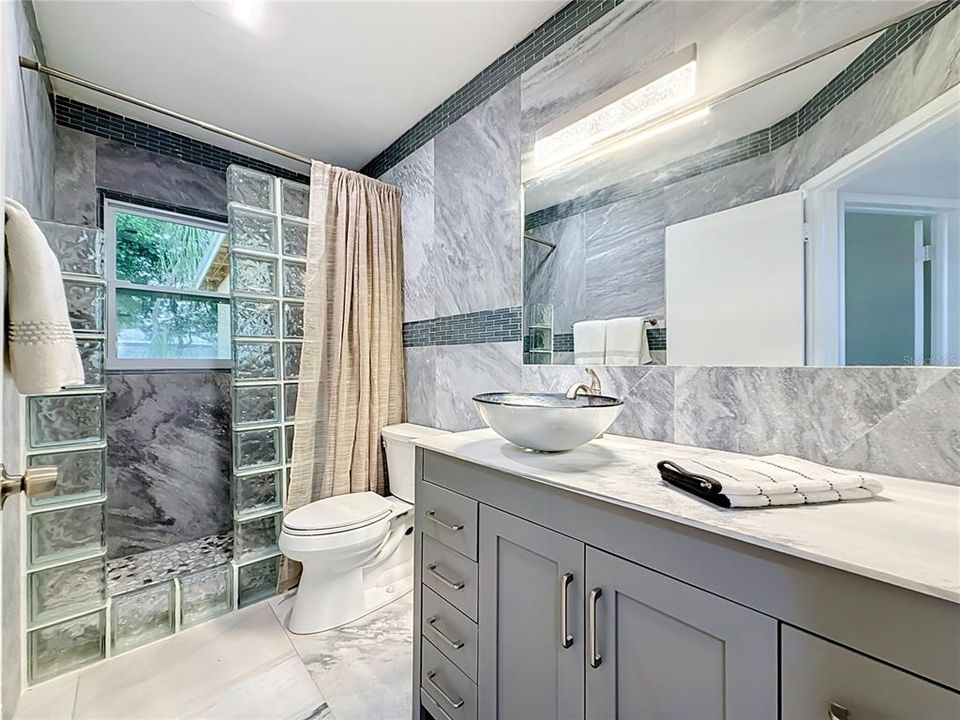 Activo con contrato: $275,000 (2 camas, 1 baños, 1182 Pies cuadrados)