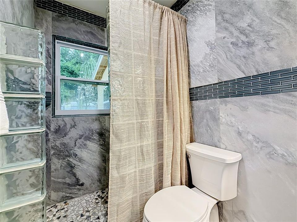 Activo con contrato: $275,000 (2 camas, 1 baños, 1182 Pies cuadrados)