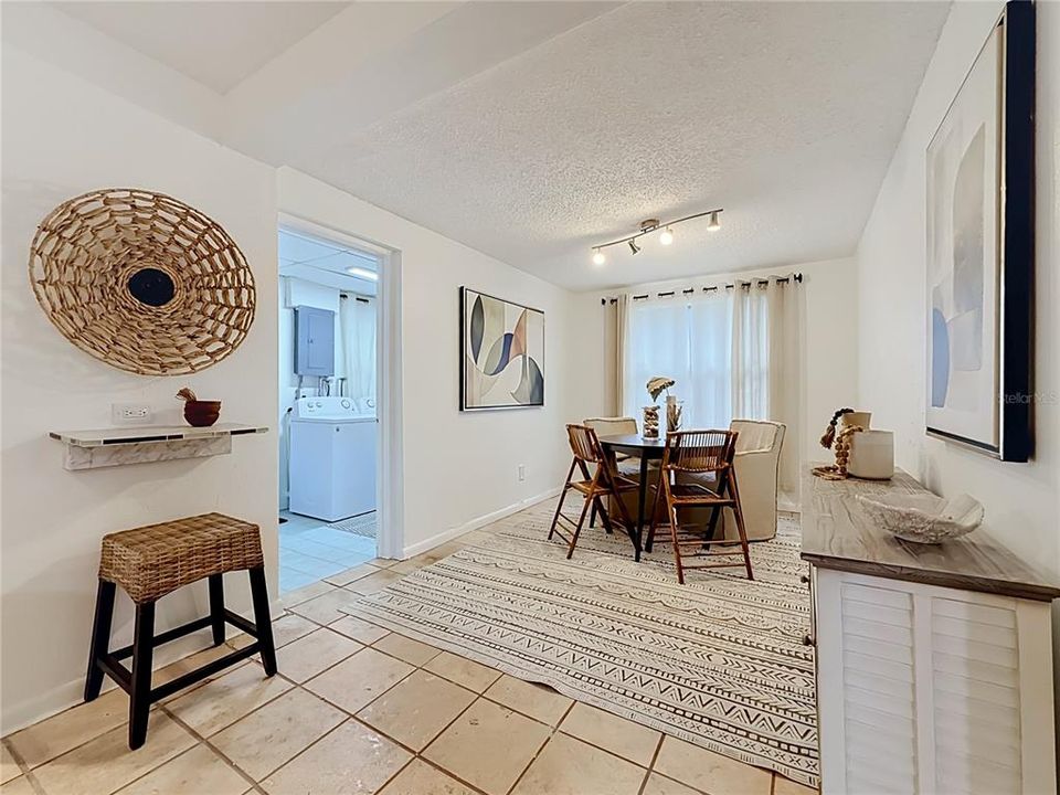 Activo con contrato: $275,000 (2 camas, 1 baños, 1182 Pies cuadrados)
