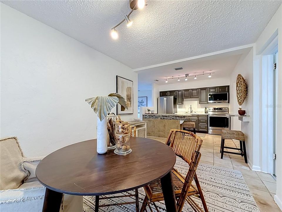 Activo con contrato: $275,000 (2 camas, 1 baños, 1182 Pies cuadrados)