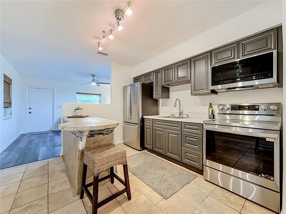 Activo con contrato: $275,000 (2 camas, 1 baños, 1182 Pies cuadrados)