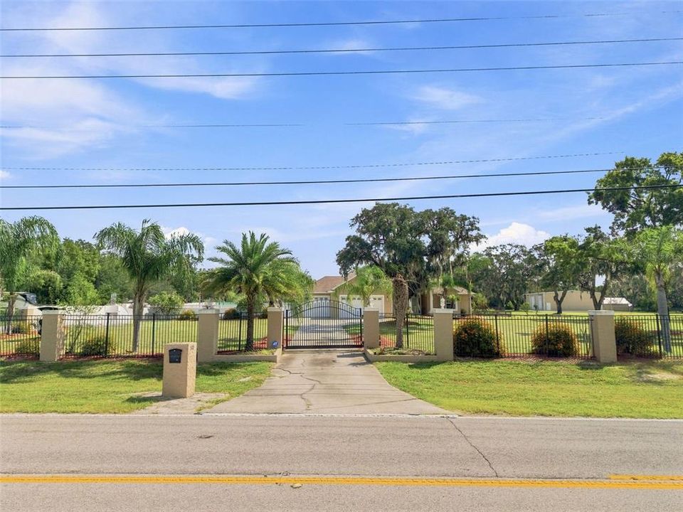 For Sale: $849,000 (4 beds, 3 baths, 2979 Square Feet)