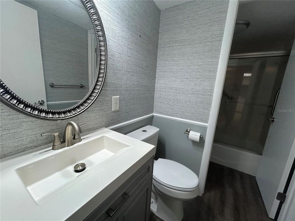 For Sale: $115,000 (2 beds, 1 baths, 1027 Square Feet)
