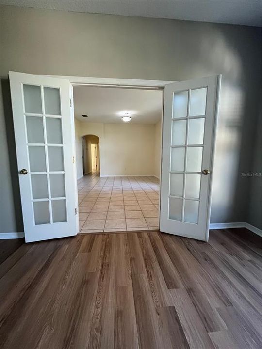 En Venta: $575,000 (5 camas, 3 baños, 2715 Pies cuadrados)