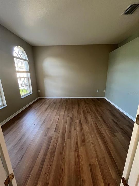 En Venta: $575,000 (5 camas, 3 baños, 2715 Pies cuadrados)