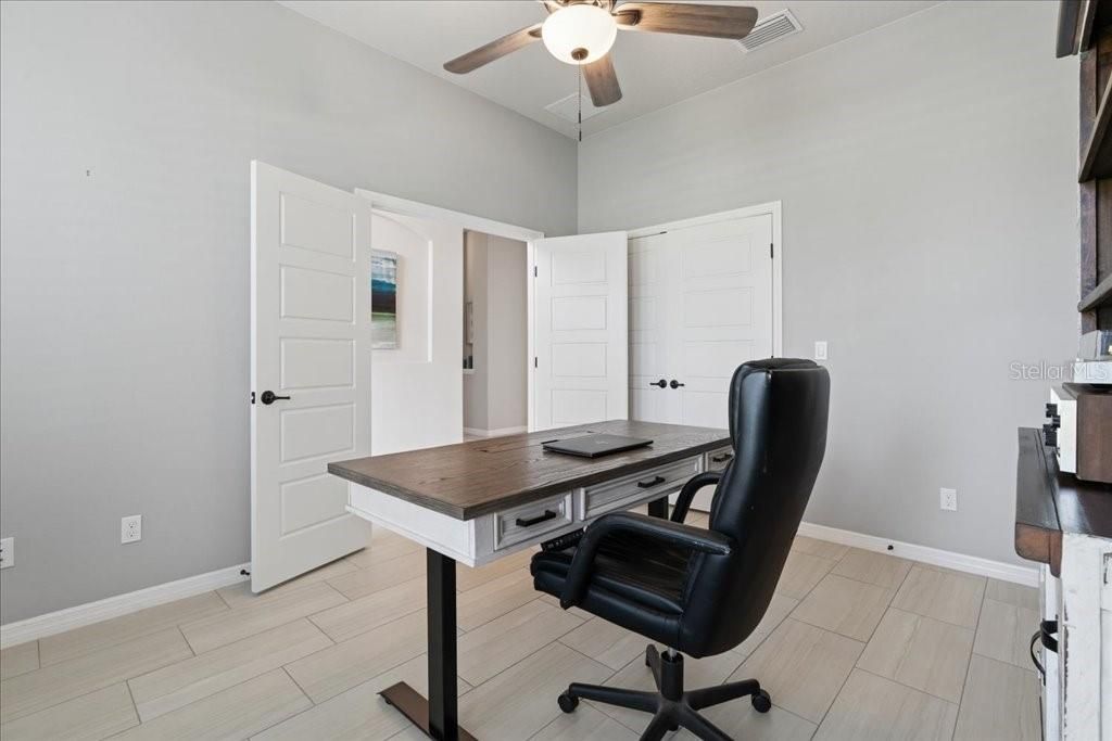 For Sale: $499,900 (4 beds, 2 baths, 1897 Square Feet)