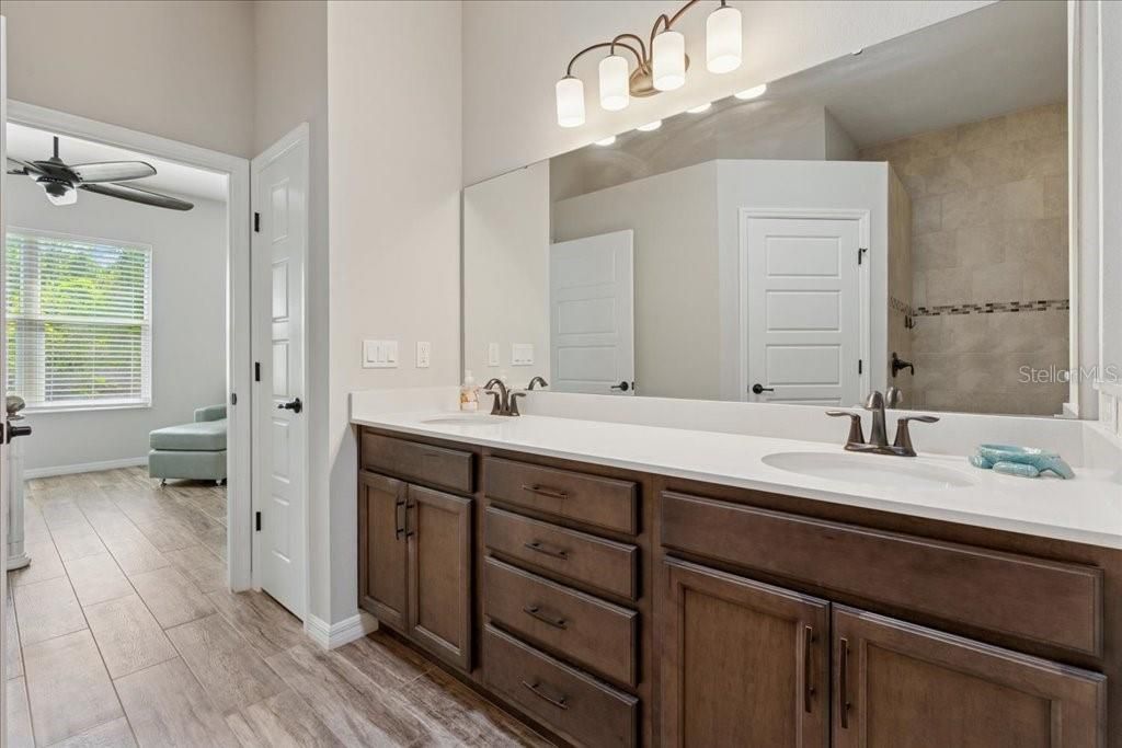 For Sale: $499,900 (4 beds, 2 baths, 1897 Square Feet)
