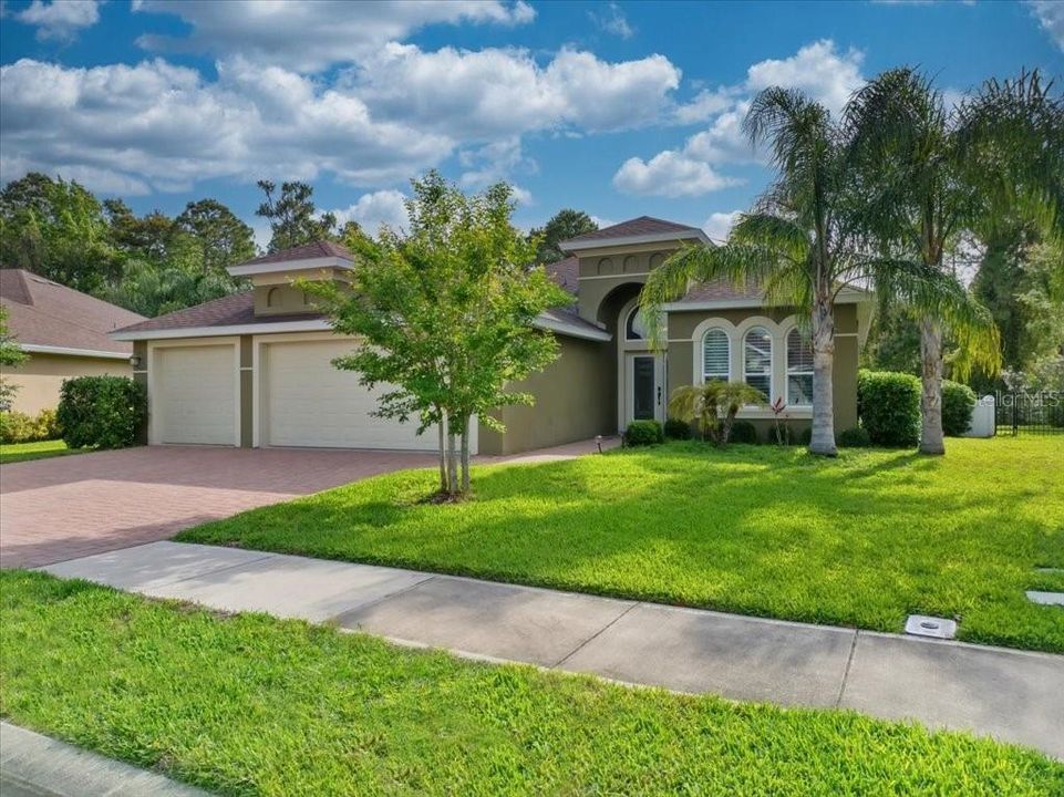 For Sale: $499,900 (4 beds, 2 baths, 1897 Square Feet)
