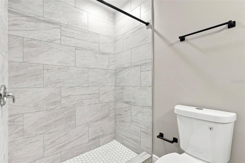 На продажу: $319,900 (2 спален, 2 ванн, 1187 Квадратных фут)