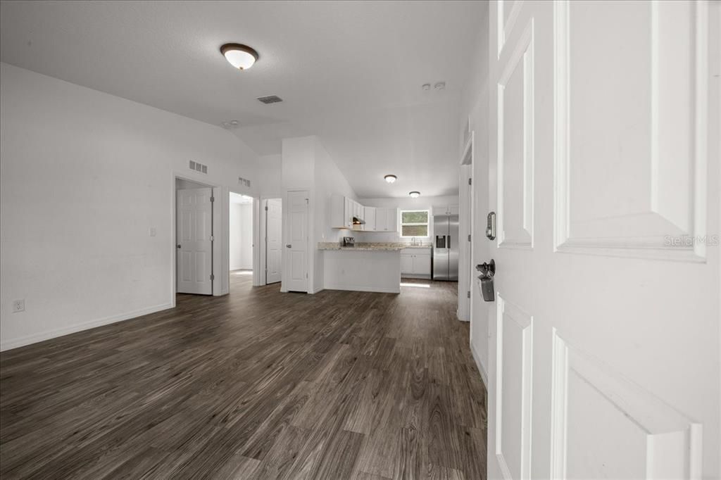For Sale: $230,000 (3 beds, 2 baths, 1014 Square Feet)