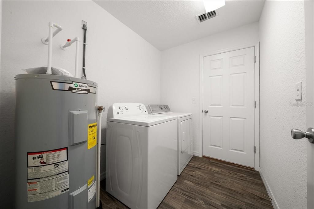 For Sale: $230,000 (3 beds, 2 baths, 1014 Square Feet)