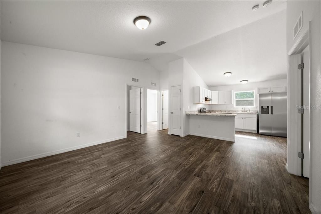 For Sale: $230,000 (3 beds, 2 baths, 1014 Square Feet)