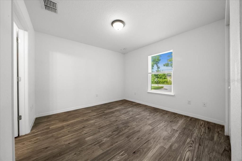 For Sale: $230,000 (3 beds, 2 baths, 1014 Square Feet)
