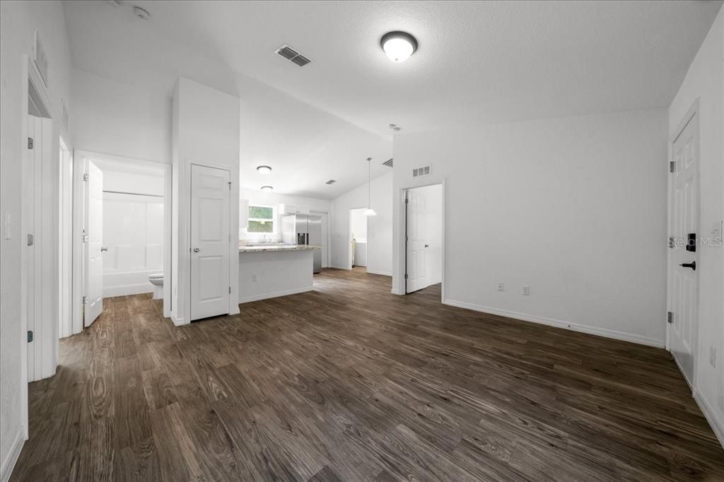 For Sale: $230,000 (3 beds, 2 baths, 1014 Square Feet)