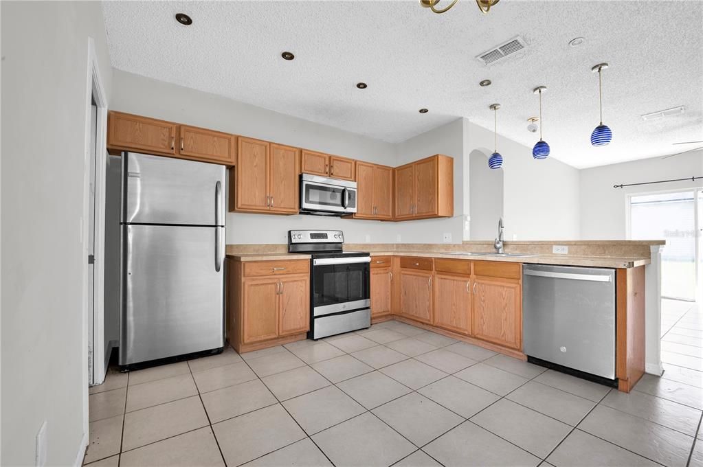 For Sale: $240,000 (3 beds, 2 baths, 1467 Square Feet)