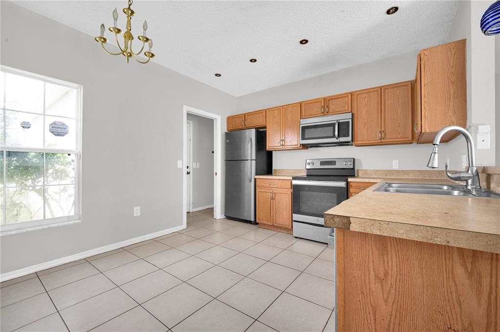 For Sale: $240,000 (3 beds, 2 baths, 1467 Square Feet)