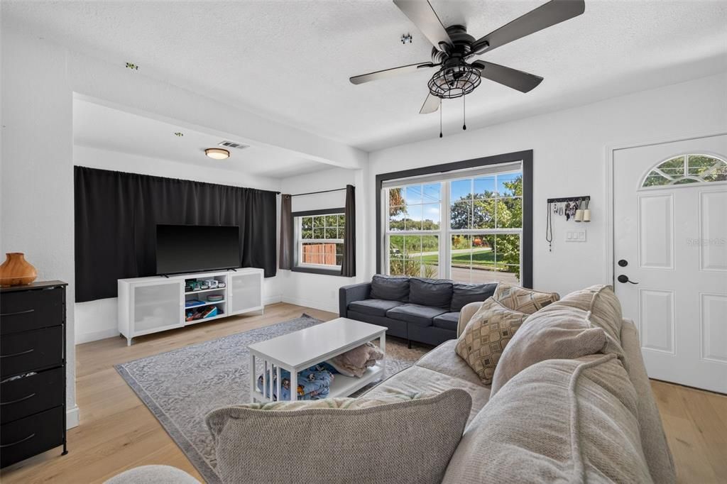 En Venta: $369,990 (2 camas, 1 baños, 981 Pies cuadrados)