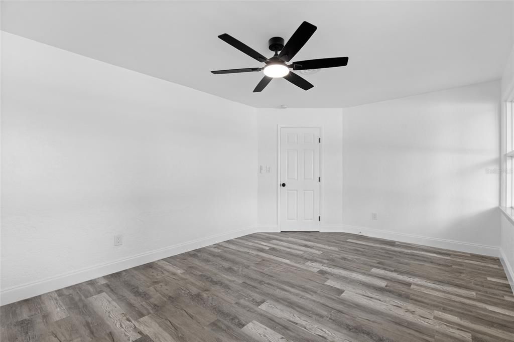 For Sale: $370,000 (4 beds, 2 baths, 1558 Square Feet)