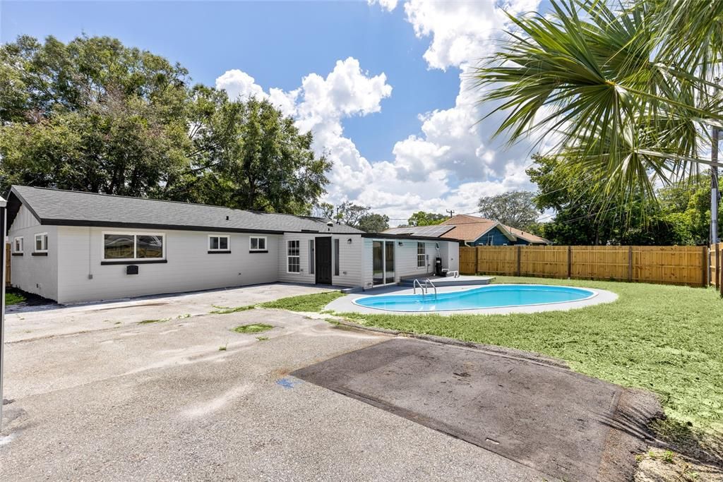 For Sale: $370,000 (4 beds, 2 baths, 1558 Square Feet)