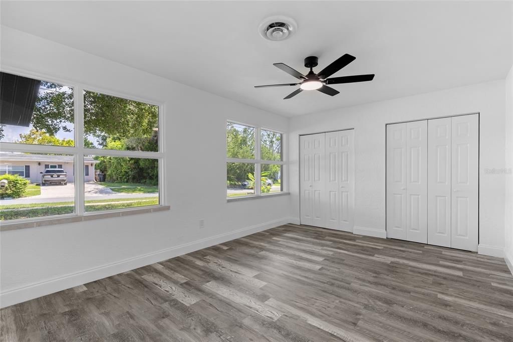 For Sale: $370,000 (4 beds, 2 baths, 1558 Square Feet)