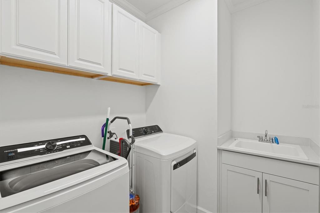 For Sale: $655,000 (3 beds, 3 baths, 2210 Square Feet)