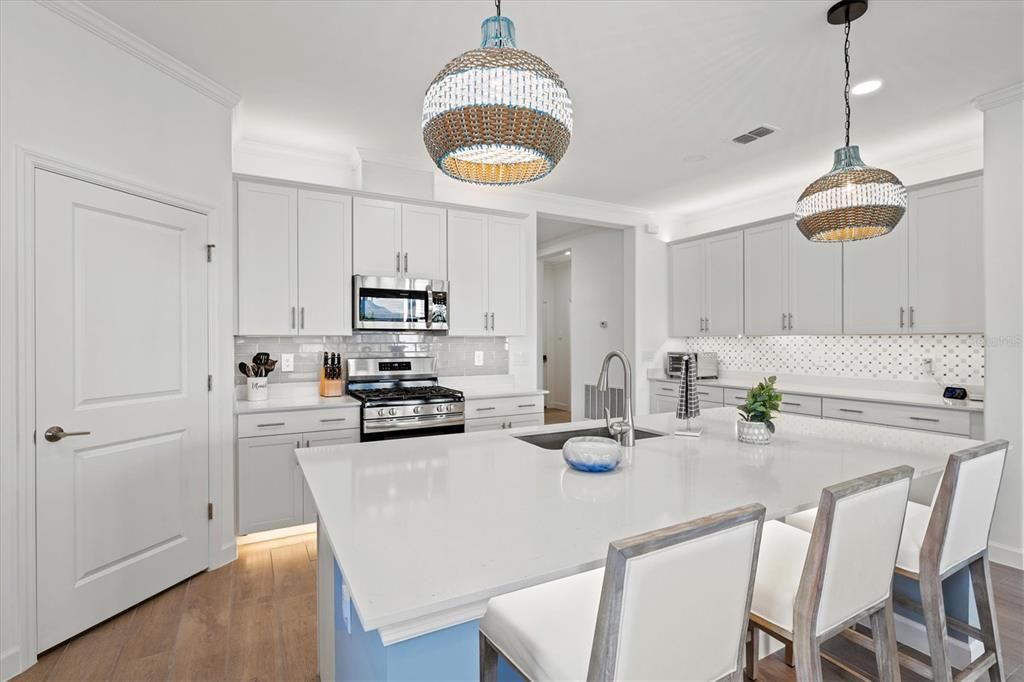 For Sale: $655,000 (3 beds, 3 baths, 2210 Square Feet)