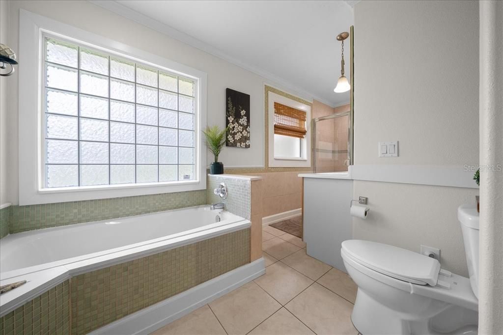 For Sale: $424,999 (3 beds, 2 baths, 1883 Square Feet)