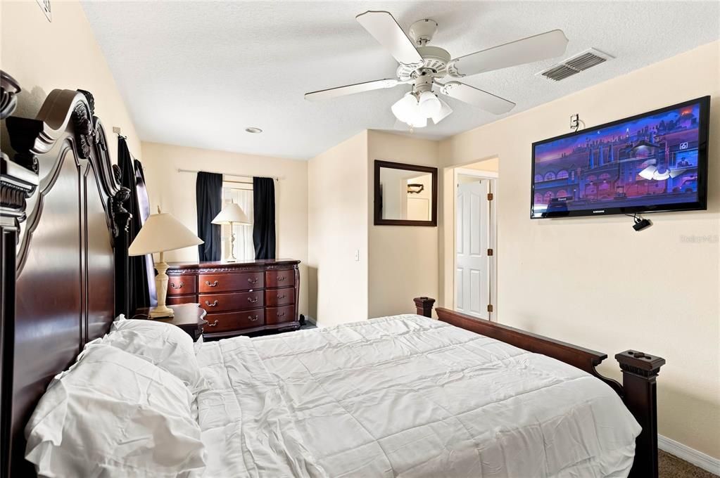 For Sale: $485,000 (5 beds, 7 baths, 3032 Square Feet)