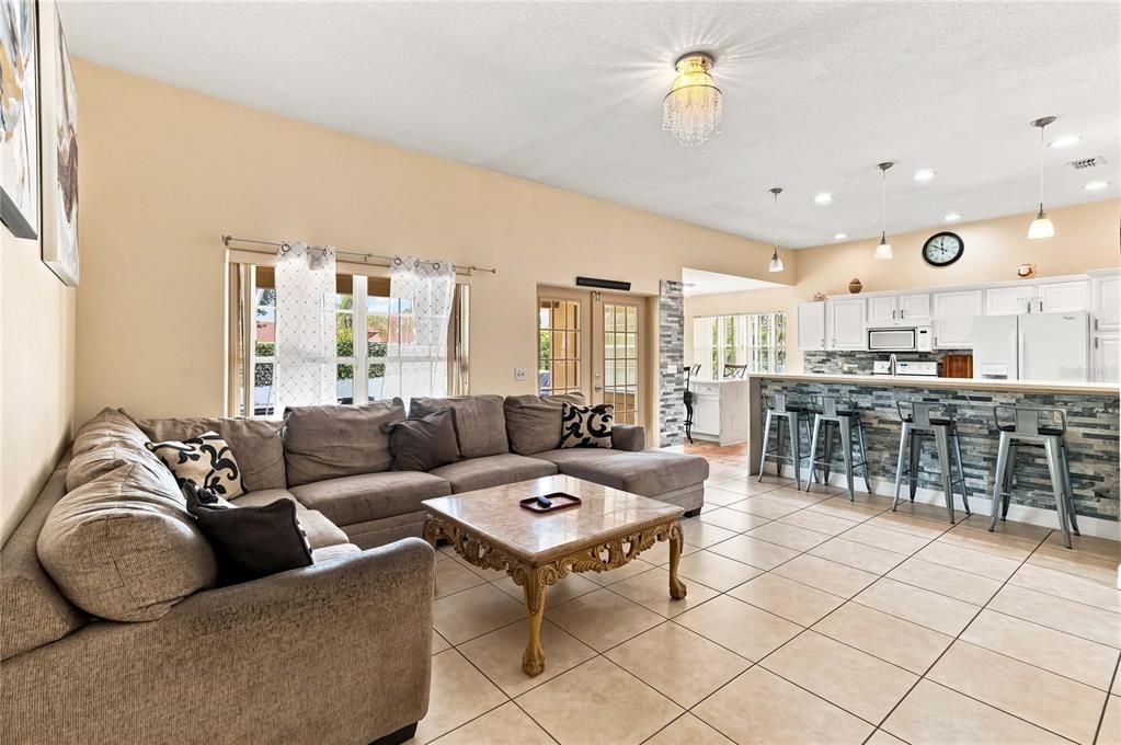 For Sale: $485,000 (5 beds, 7 baths, 3032 Square Feet)