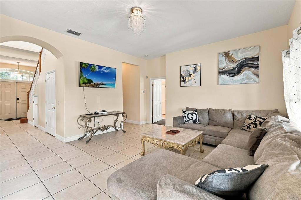 For Sale: $485,000 (5 beds, 7 baths, 3032 Square Feet)