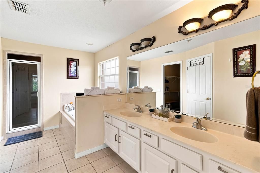 For Sale: $485,000 (5 beds, 7 baths, 3032 Square Feet)