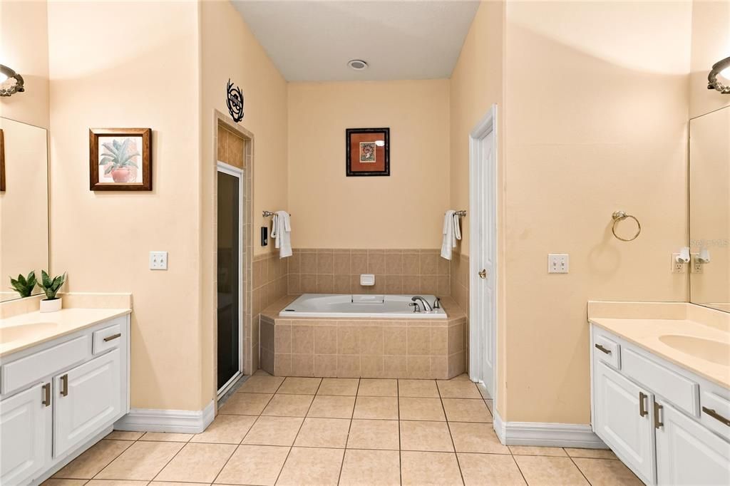 For Sale: $485,000 (5 beds, 7 baths, 3032 Square Feet)